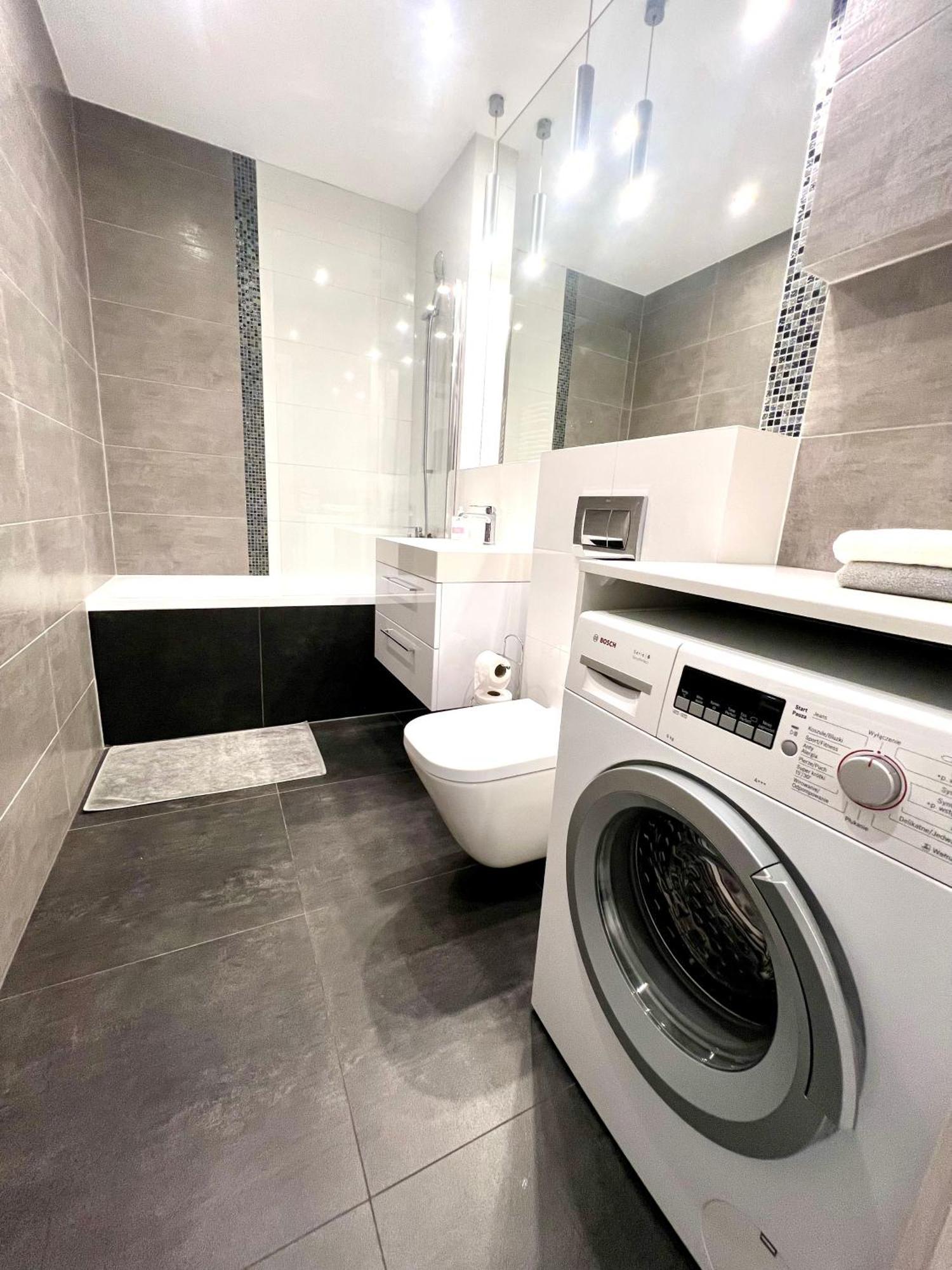 Atal Towers Prywatny Apartament Leilighet Wrocław Eksteriør bilde